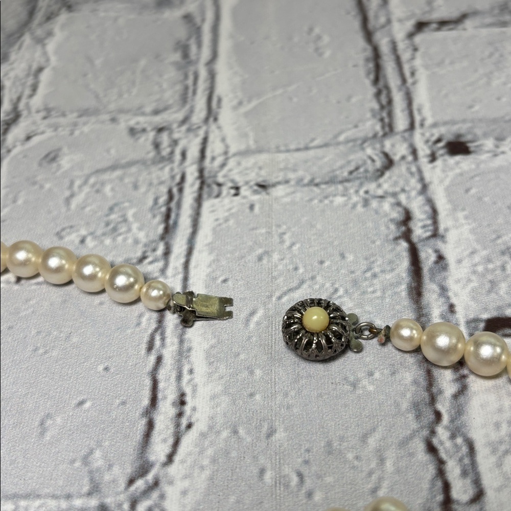 Sarah Coventry Faux Pearl Vintage 24 inch Necklace - Picture 5 of 9